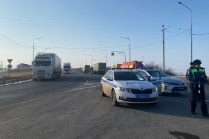Зауральские автоинспекторы несут службу на трассе «Иртыш» в усиленном режиме