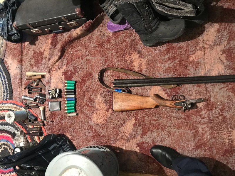 Сотрудники Управления уголовного розыска зауральского УМВД изъяли порох, самодельные патроны и гладкоствольное ружье у жителя Варгашинского округа